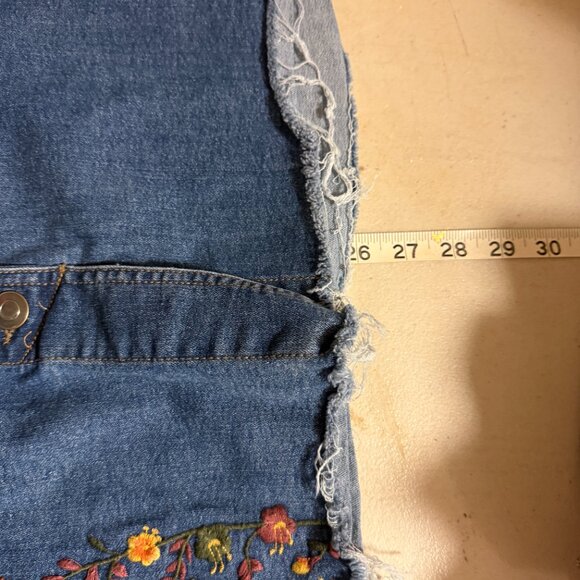Est 1946 Plus Size 24W Denim Skirt Button Front Floral Embroidery Raw Hem - Picture 8 of 10